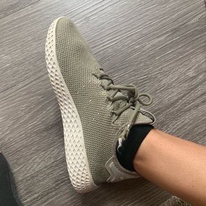 Adidas Pharrell Williams tennis Shoes HU